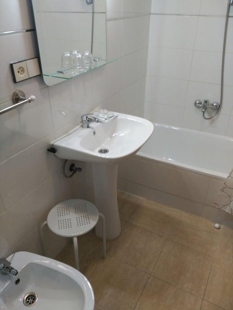 Hotel Vaqueros Langreo Bagian luar foto