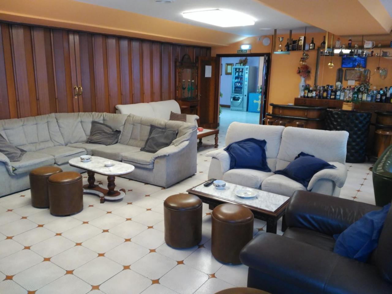 Hotel Vaqueros Langreo Bagian luar foto