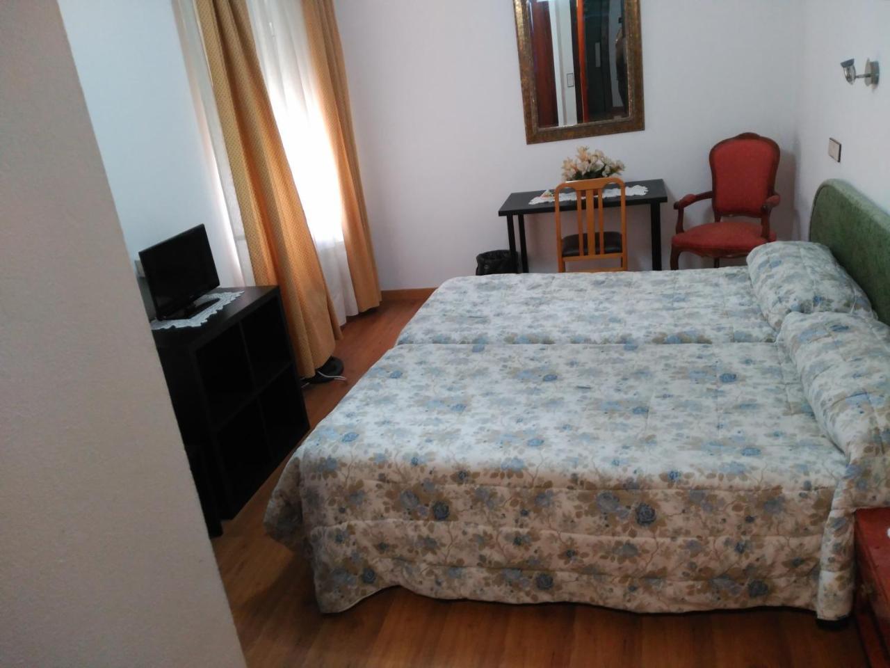 Hotel Vaqueros Langreo Bagian luar foto